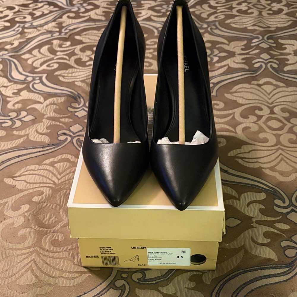 MICHAEL Michael Kors Black Pointed Heels
